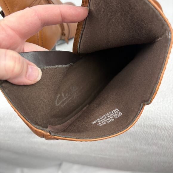 CLARKS Womens 9.5 Tan Leather Sapphire Vesta Heeled Ankle Boot Brown Side Zip - Picture 14 of 15